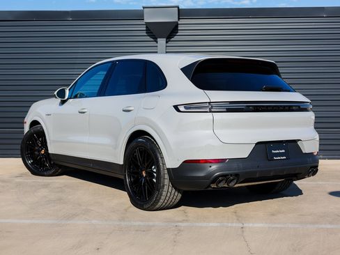 New 2025 Porsche Cayenne E-Hybrid image 3