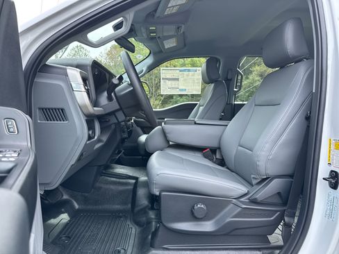 New 2026 Ford F250 XL w/ FX4 Off-Road Package AWD/4WD image 4