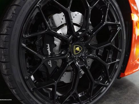 Used 2021 Lamborghini Huracan EVO image 21