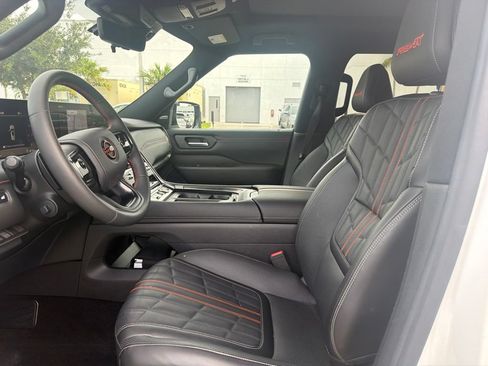 Used 2025 Nissan Armada PRO-4X w/ Pro-4X Premium Package AWD/4WD image 8