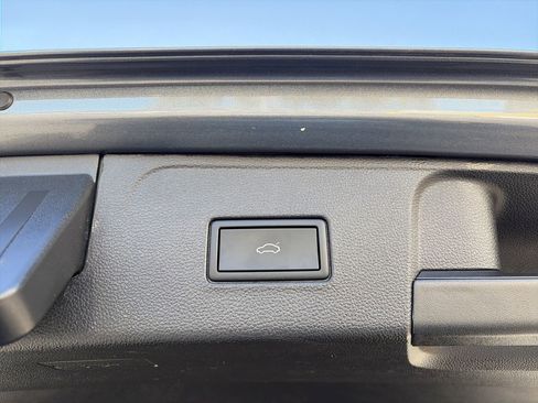 Used 2024 Volkswagen Atlas SE image 11