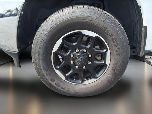 Used 2025 RAM 2500 Laramie AWD/4WD image 10