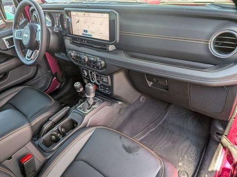 Used 2024 Jeep Wrangler Unlimited Sahara w/ Technology Group AWD/4WD image 31