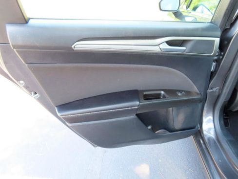 Used 2020 Ford Fusion SE FWD image 17