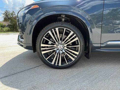 Certified 2024 Volvo XC90 B6 Ultimate w/ Lounge Package image 10