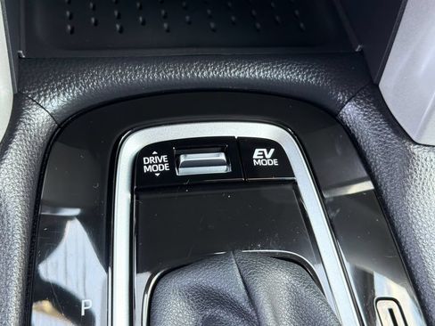 Used 2025 Toyota Corolla Cross AWD Hybrid image 27