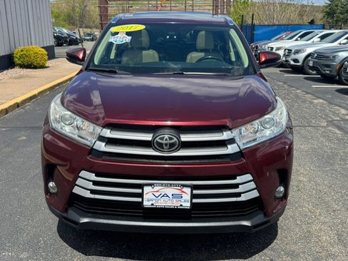 Used 2017 Toyota Highlander XLE AWD/4WD image 3