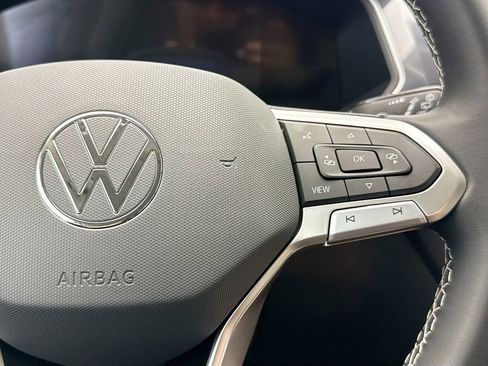 Used 2023 Volkswagen Tiguan SE FWD image 12