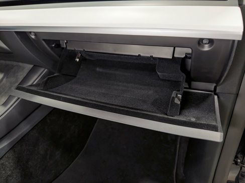 Used 2025 Tesla Model Y Long Range image 18