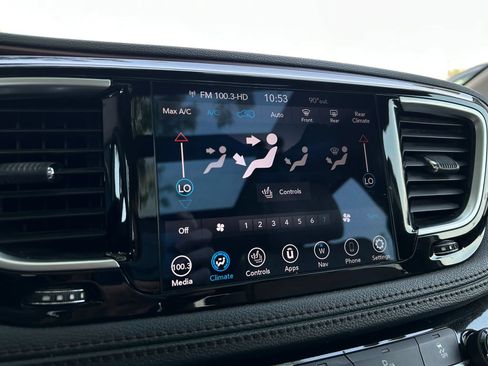 Used 2020 Chrysler Pacifica Limited FWD image 26