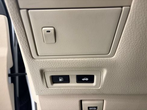 Used 2015 Lexus LS 460 w/ Comfort Package RWD image 26