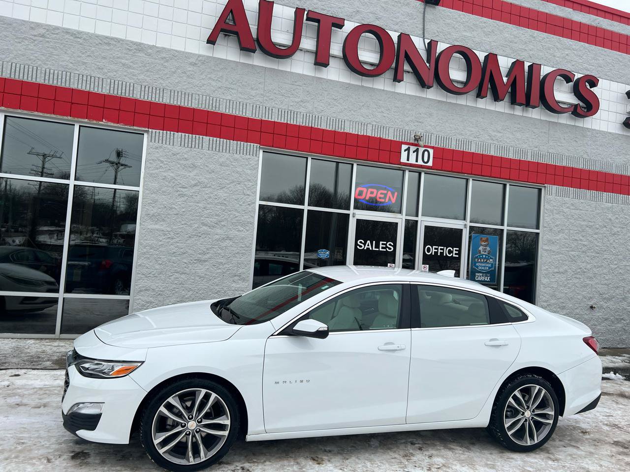 Used 2024 Chevrolet Malibu LT FWD image 3