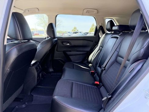 Used 2025 Nissan Rogue SV image 15