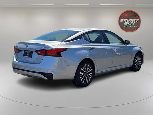 Used 2024 Nissan Altima 2.5 SV FWD image 5