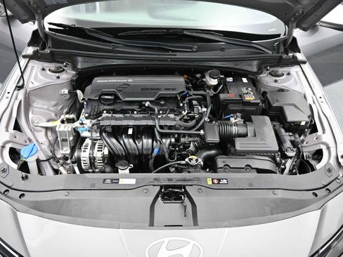 Used 2025 Hyundai Elantra SEL image 20