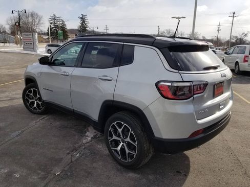 Certified 2025 Jeep Compass Limited AWD/4WD image 5