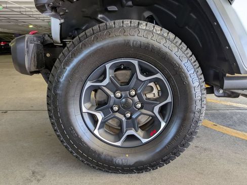 Used 2023 Jeep Wrangler Unlimited Rubicon AWD/4WD image 31