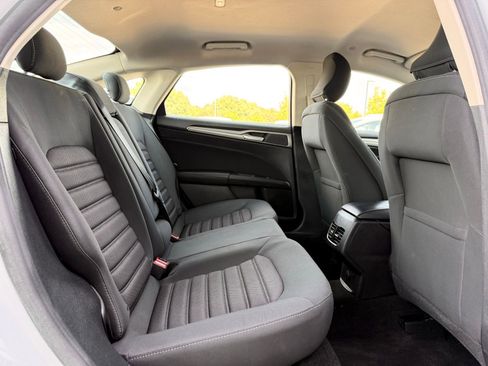 Used 2019 Ford Fusion SE FWD image 17