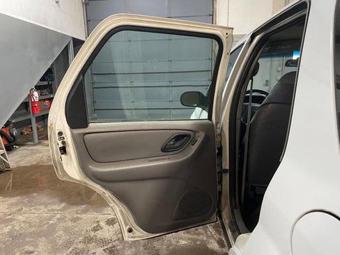 Used 2001 Ford Escape XLS image 24