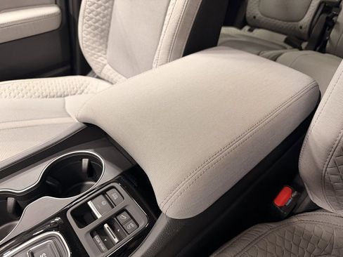 Used 2024 Honda Pilot LX image 32