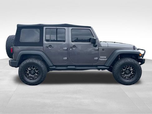Used 2017 Jeep Wrangler Unlimited Sport w/ Connectivity Group AWD/4WD image 9