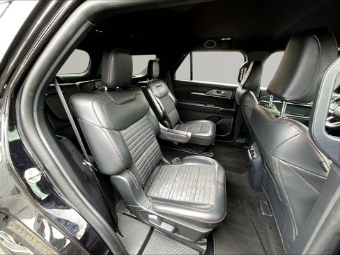 Used 2025 Ford Explorer ST-Line AWD/4WD image 25