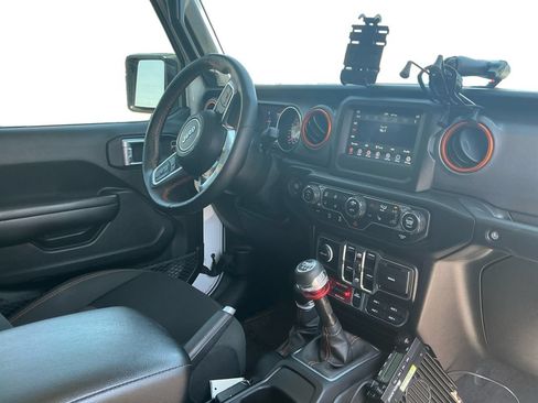 Used 2021 Jeep Gladiator Mojave w/ Cold Weather Group AWD/4WD image 16