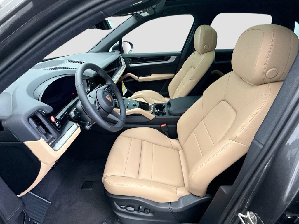 Used 2026 Porsche Cayenne AWD/4WD image 5