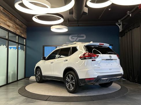 Used 2019 Nissan Rogue SV w/ Premium Package AWD/4WD image 5