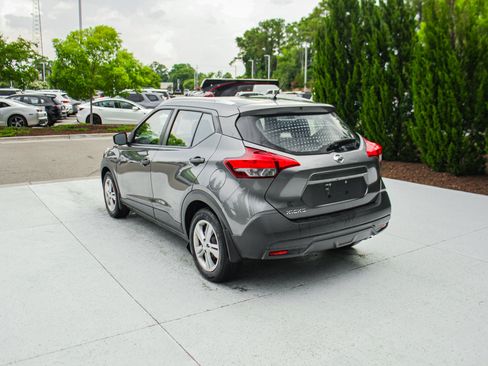 Used 2018 Nissan Kicks S FWD image 7