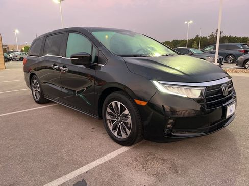 Used 2024 Honda Odyssey EX-L image 3