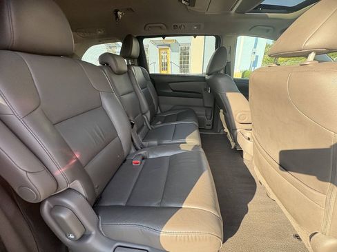 Used 2015 Honda Odyssey Touring Elite image 23