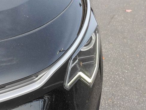 Used 2024 Kia Niro LX image 16