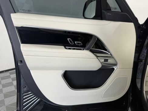Used 2025 Land Rover Range Rover SE AWD/4WD image 28