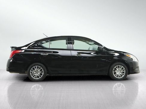 Used 2019 Nissan Versa SV FWD image 6