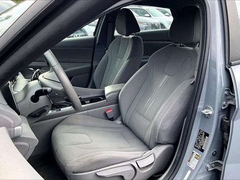Used 2022 Hyundai Elantra SEL w/ Convenience Package FWD image 5