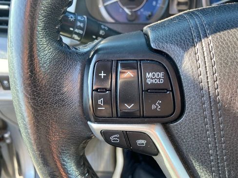 Used 2017 Toyota Sienna XLE AWD/4WD image 16