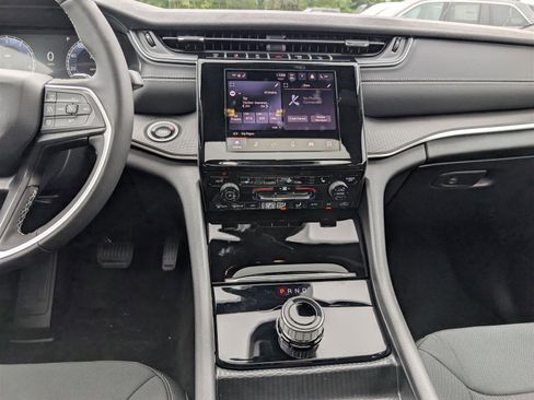 New 2025 Jeep Grand Cherokee Laredo X w/ Luxury Tech Group I image 15