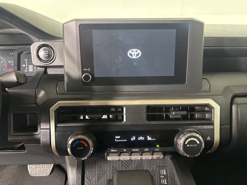 Used 2024 Toyota Tacoma SR AWD/4WD image 17
