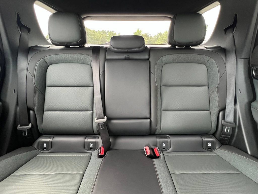 New 2027 GMC Terrain AT4 w/ LPO, Black Badging Package AWD/4WD image 12