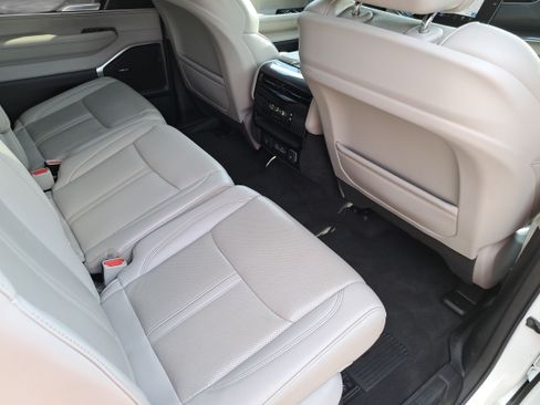 Used 2024 Jeep Wagoneer L 4WD image 11