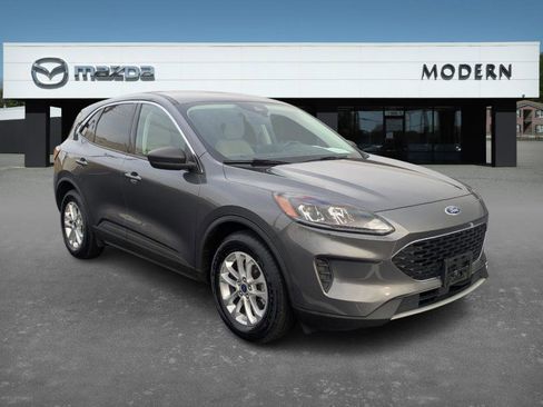 Used 2022 Ford Escape SE image 3