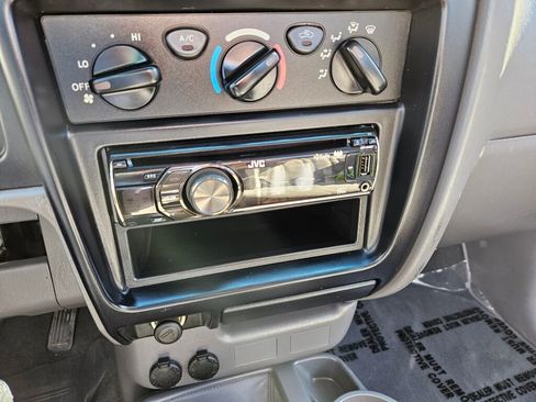 Used 2002 Toyota Tacoma 2WD Regular Cab image 20