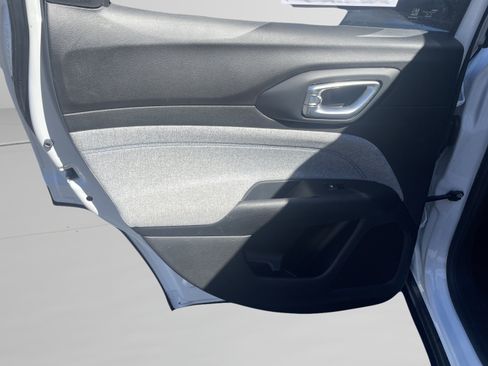 Used 2023 Jeep Compass Sport image 10