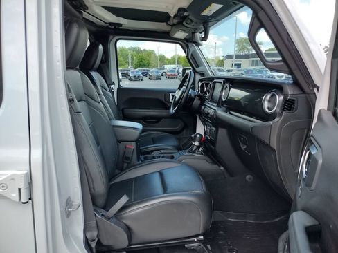 Used 2023 Jeep Wrangler Unlimited Sahara AWD/4WD image 13