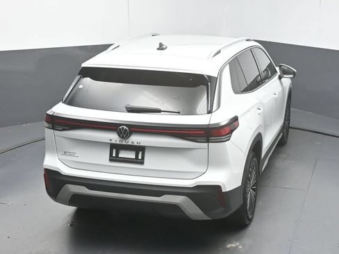 Used 2025 Volkswagen Tiguan S FWD image 47