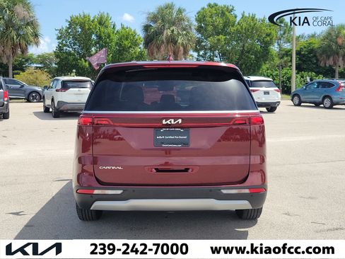 Used 2024 Kia Carnival LX FWD image 5