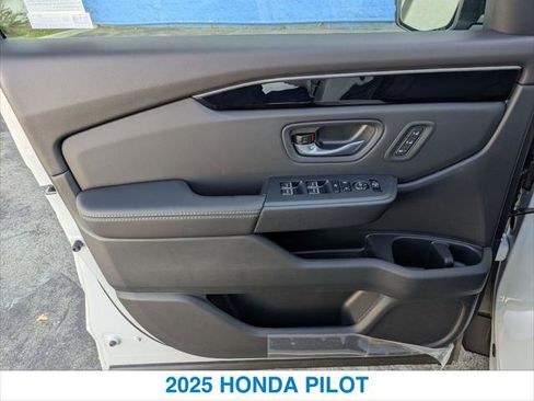 New 2025 Honda Pilot Touring image 12