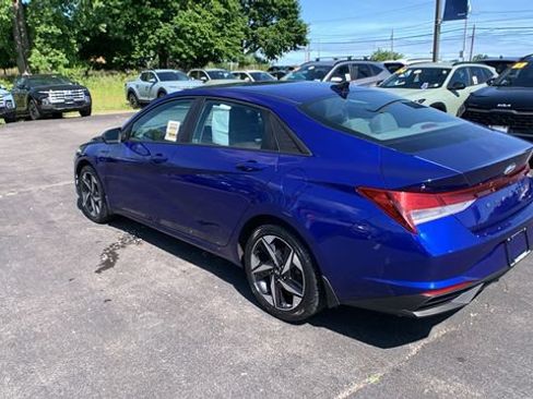 Certified 2023 Hyundai Elantra SEL w/ Convenience Package FWD image 3