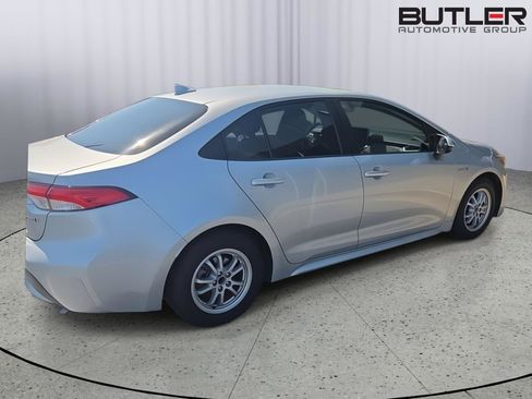 Used 2020 Toyota Corolla LE FWD image 3